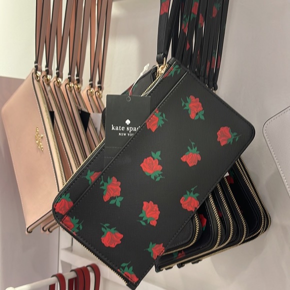 Kate Spade Lucy Medium L-Zip Wristlet
COLOR:
Black Multi
NWT - Picture 2 of 16